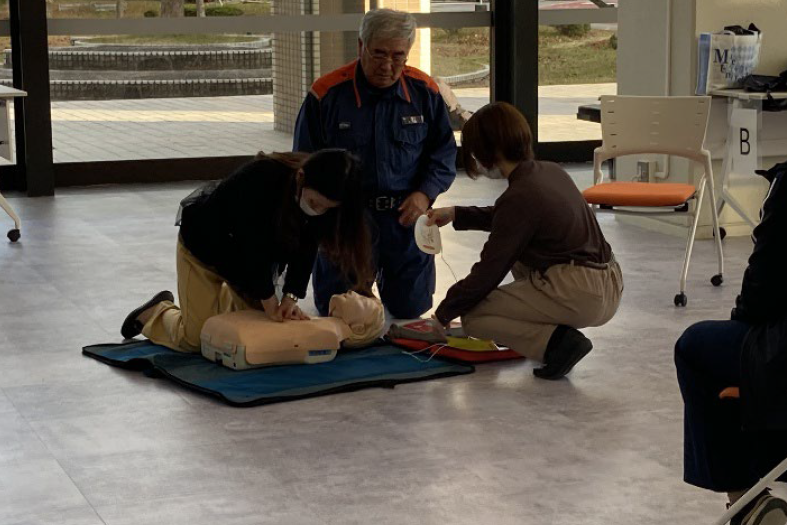 AEDを使用した訓練の様子