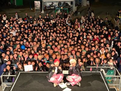 村上さんの写真　2018年の三重大学祭の後夜祭集合写真