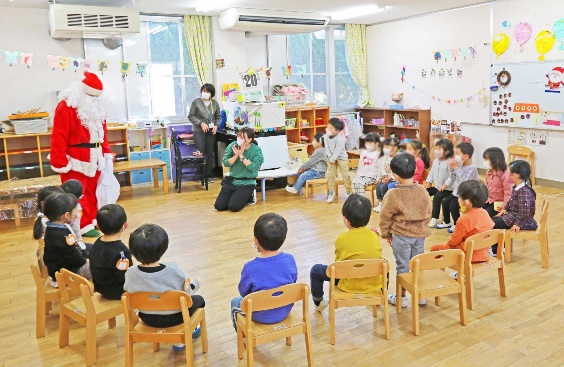 三重大サンタと子どもたち