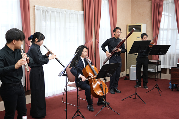 管弦楽団による演奏