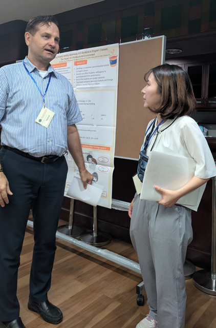 質問を受ける加藤さん