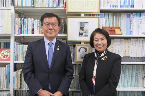 伊藤学長（写真左）と朴特命副学長（写真右）