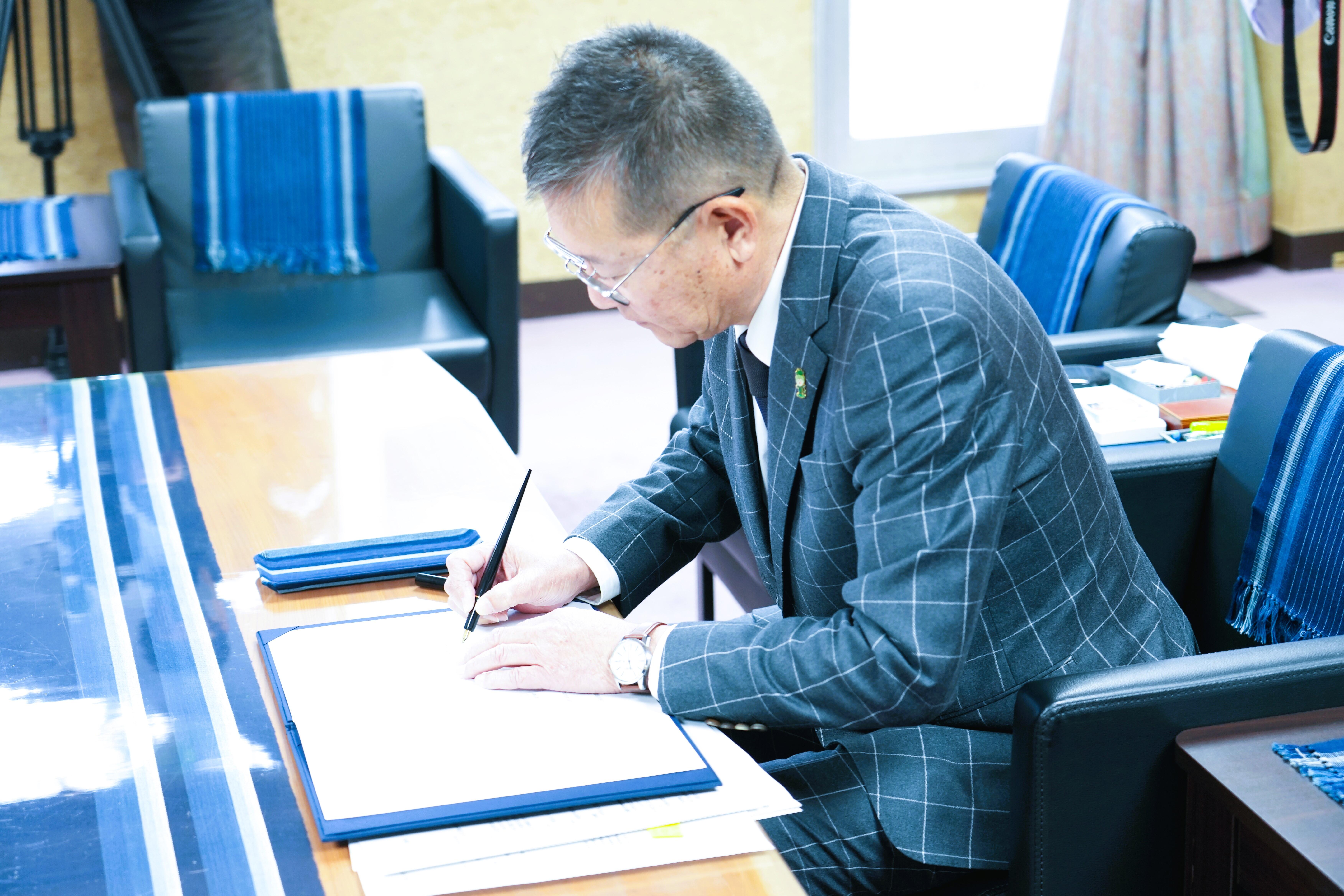 ★20241223_松阪多気サテライトの場所提供に係る覚書調印式 (28)