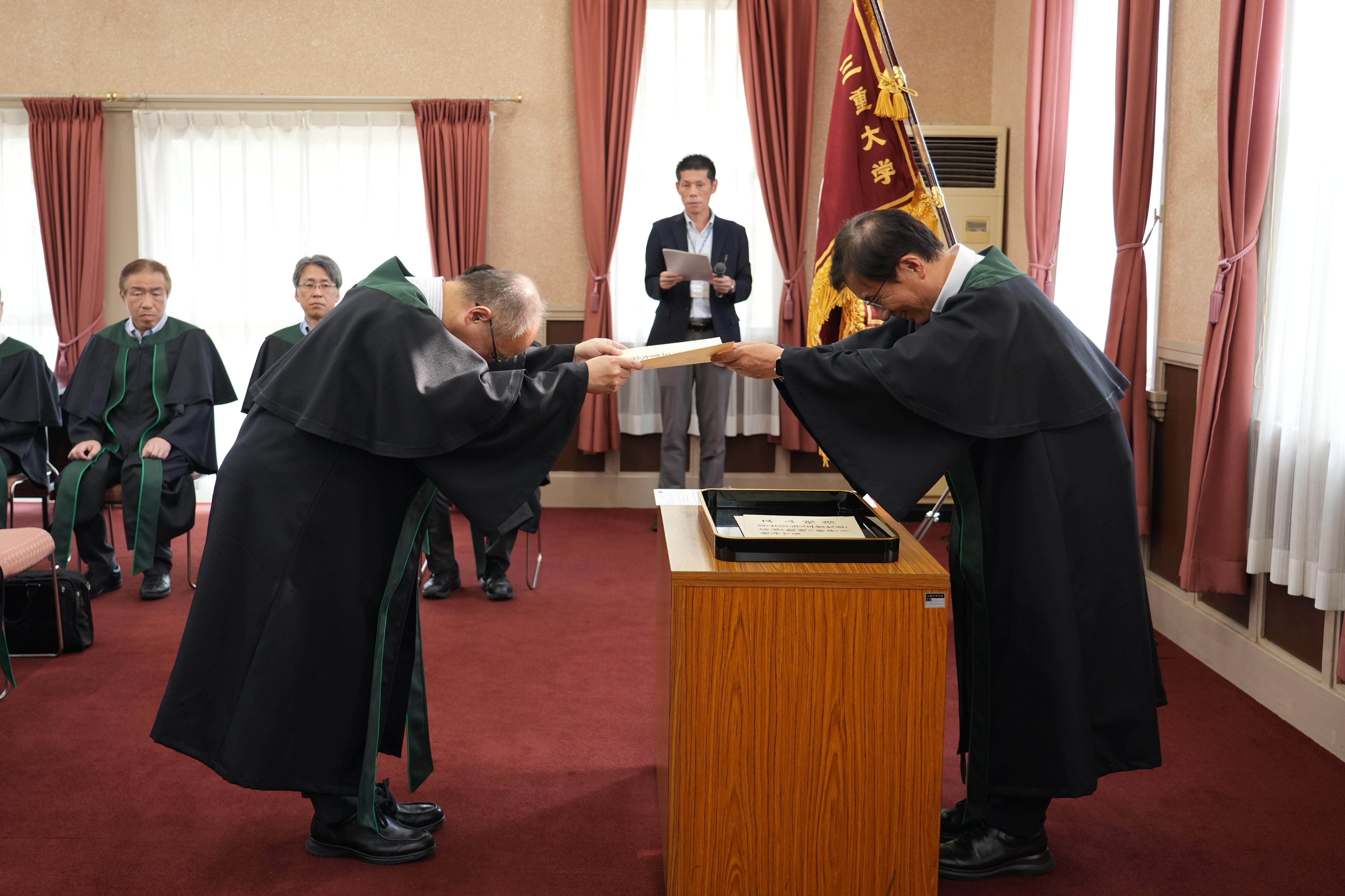 ★20260722_名誉教授称号授与式 (15).JPG